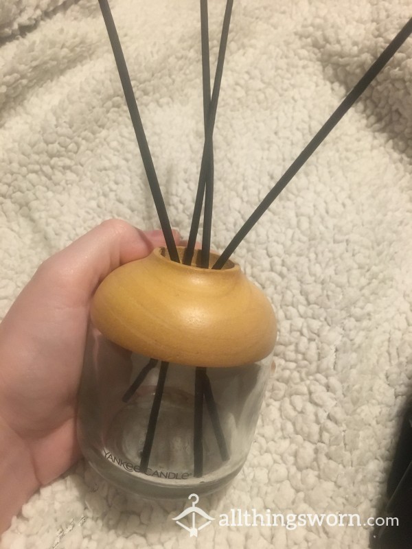 Eau De Toilet - Who Wants The Fresh S**y Fragrance Of Me, Filling A Room In Your House? Whether It’s 🍋 Or A Little 💦.......this Room Diffuser Will Bring Any Room To Life! Comes With 6 Sticks 