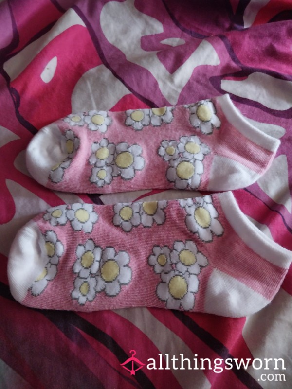 Extremely Soft Pink And Flowers Ankle Socks