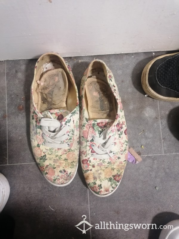 Extremely Worn, Extremely Smelly Flats Size 7