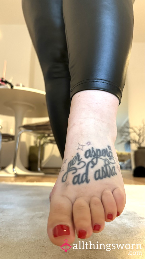 Feet And Sole For Foot Slaves With Sound In German👣