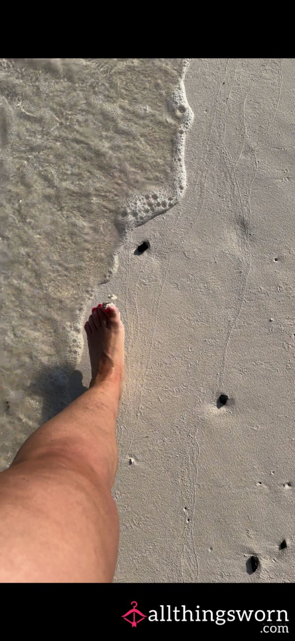 Feet And Thick Thighs Walking In The Maldives