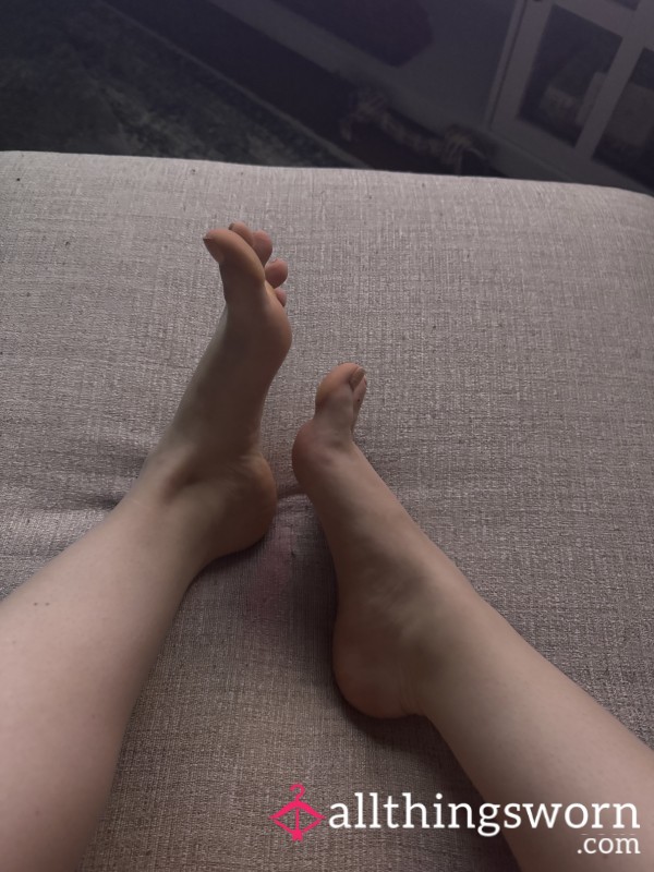 Feet Fetish 🦶🏻 Wiggle And Stretch 1+ Minute Video