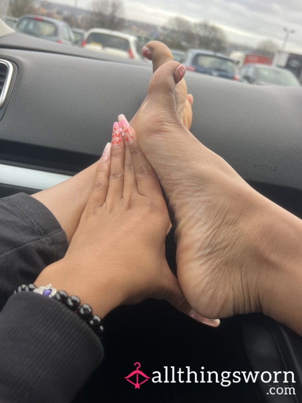 Feet 🦶🏽Pics