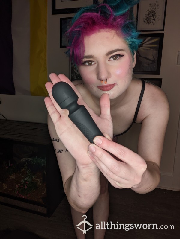 Flexible Silicone Wand Vibrator - Comes With Solo Custom!