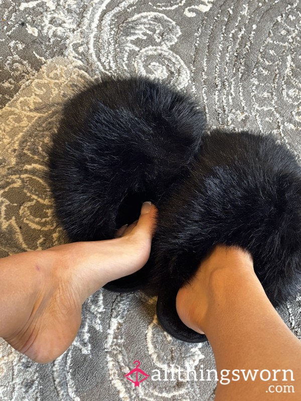 Fluffy Black Slippers 🖤