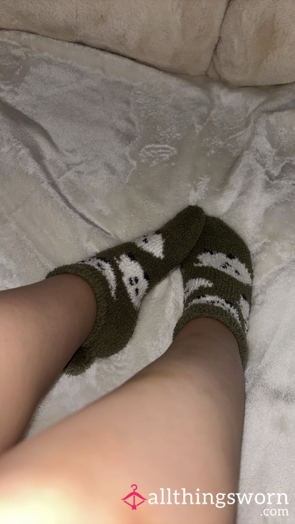 Fluffy Ghost Socks👻