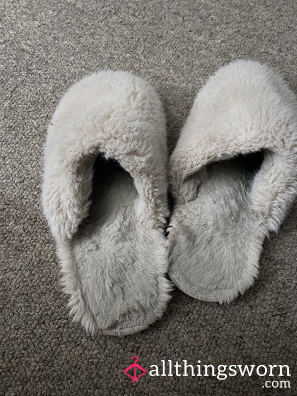 Fluffy Slippers ☺️