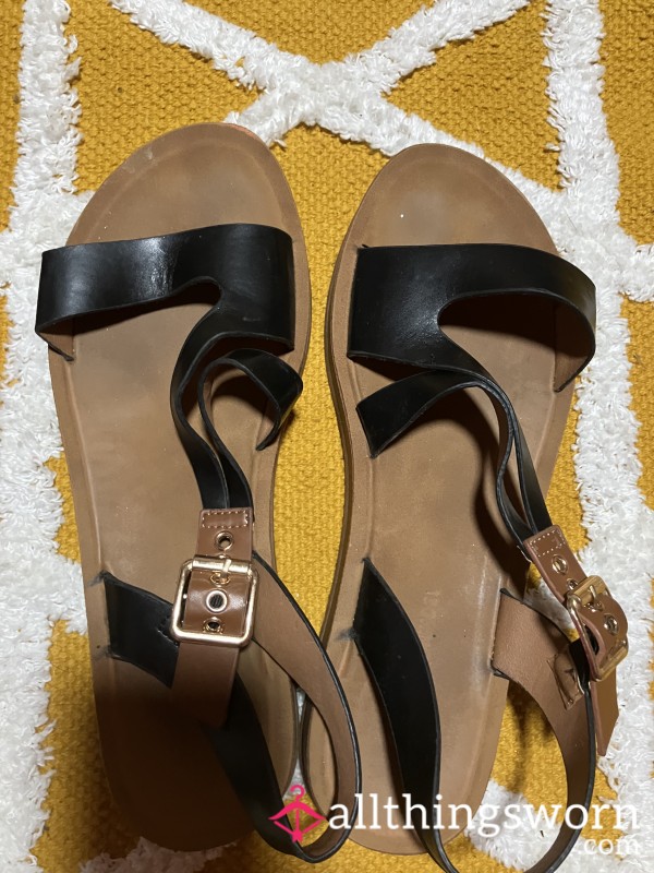 Foot And Toe Prints! Flat Black Strappy Sandals Well Worn Size 8