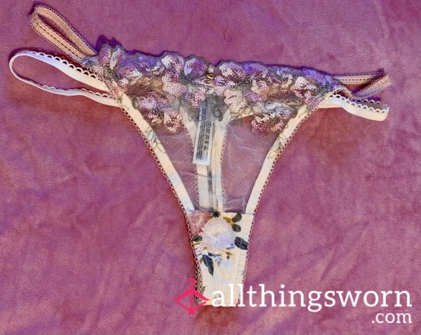 Fragrant 🌸 S**y Cute Flor*l Lace Thongs