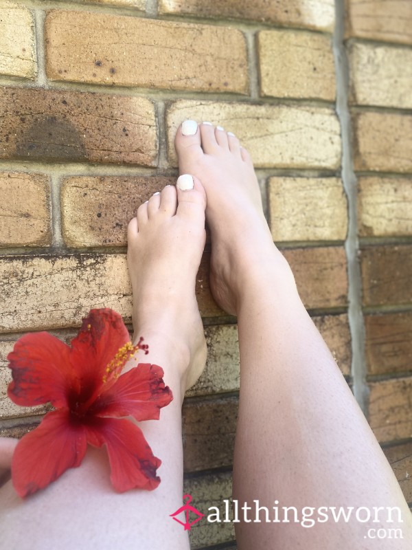 Freely Painted And Oiled Toes