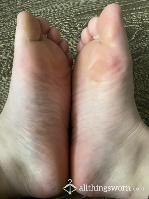 Freshly Pedicured, S**y Feet Pics