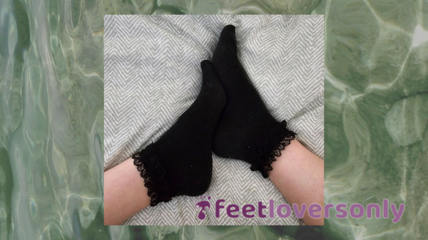 🎀Frilly Lace Black Ankle Socks🎀