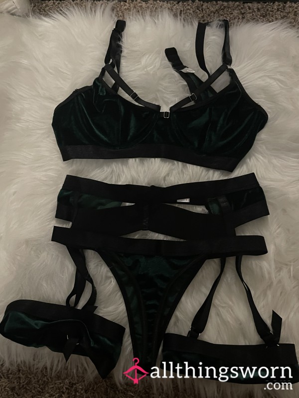 Full Green Velvet Lingerie Set