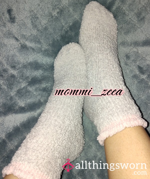 Fuzzy Light Gray Socks With Pink Trim