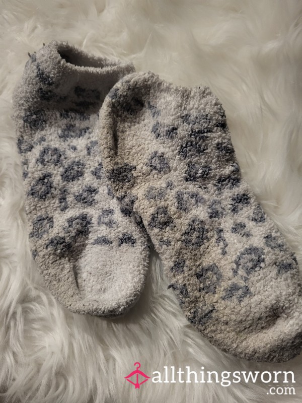 *FUZZY SOCKS* Grey And White Cheetah Ankle Socks -1 Save