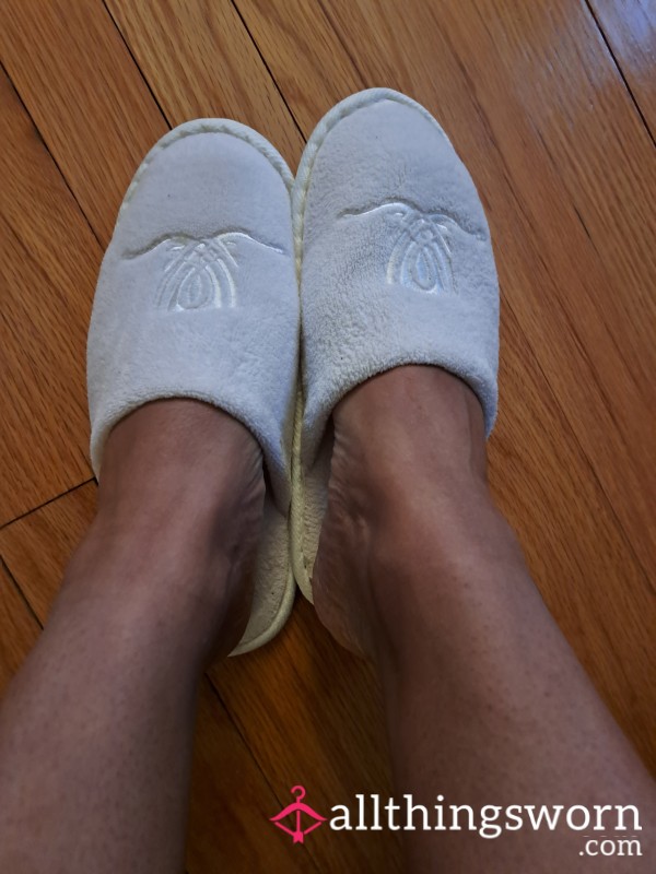 Fuzzy White Hotel Slippers