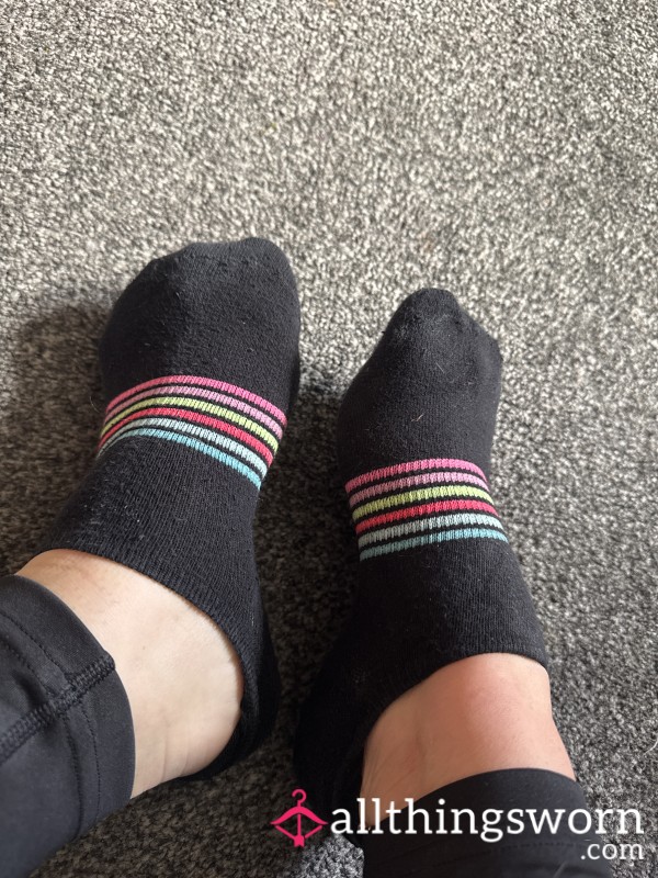 Get Your Hands On These Black Ankle Socks Wearing Them For The Next 24 Hours