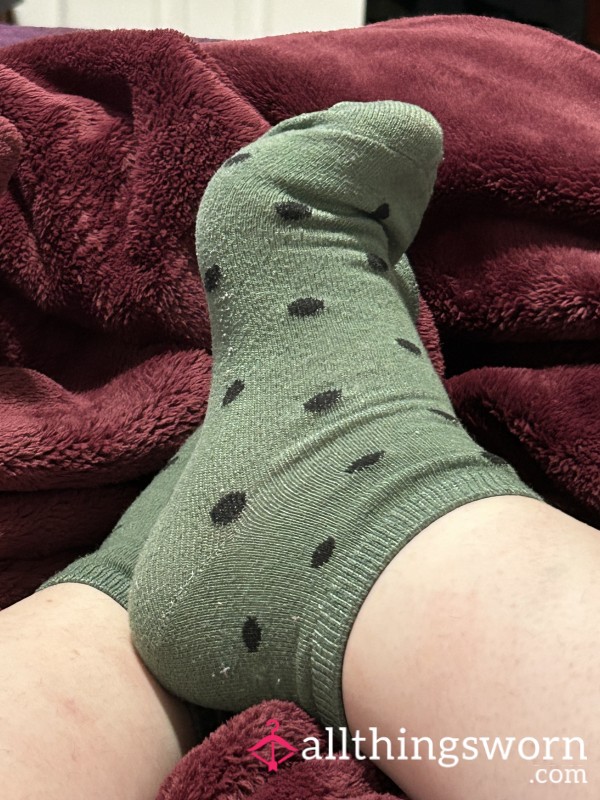 ~GREEN & BLACK POLKA DOT ANKLE SOCKS~