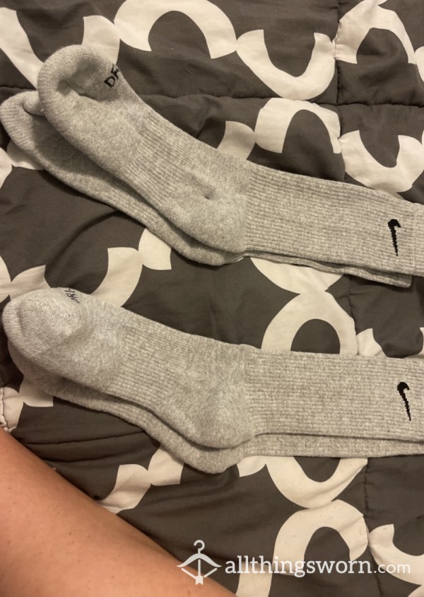 GREY NIKE LONG SOCKS