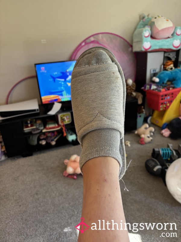 Grey Open Toed Slippers