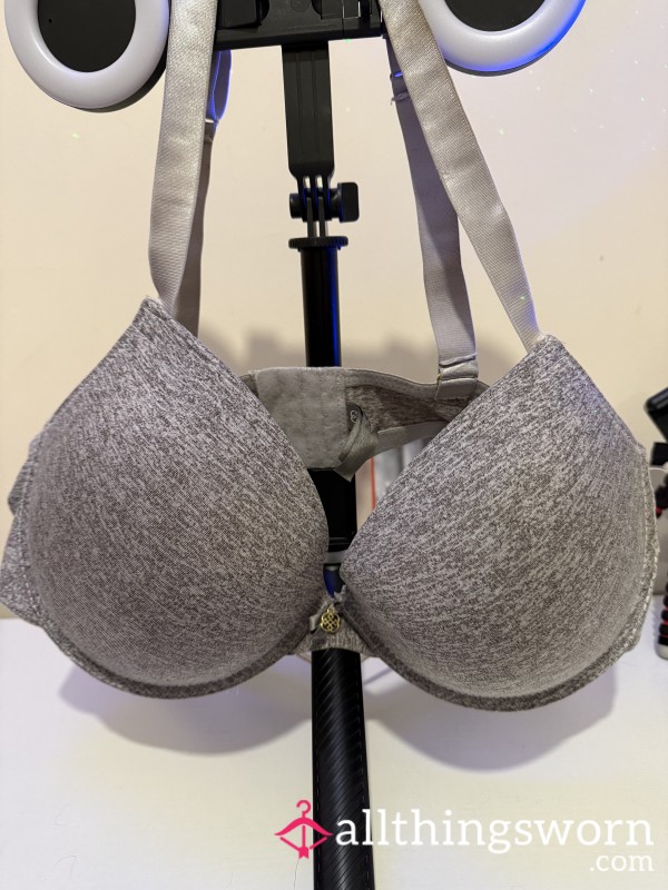 Grey T-shirt Bra. 40D. Underwired.