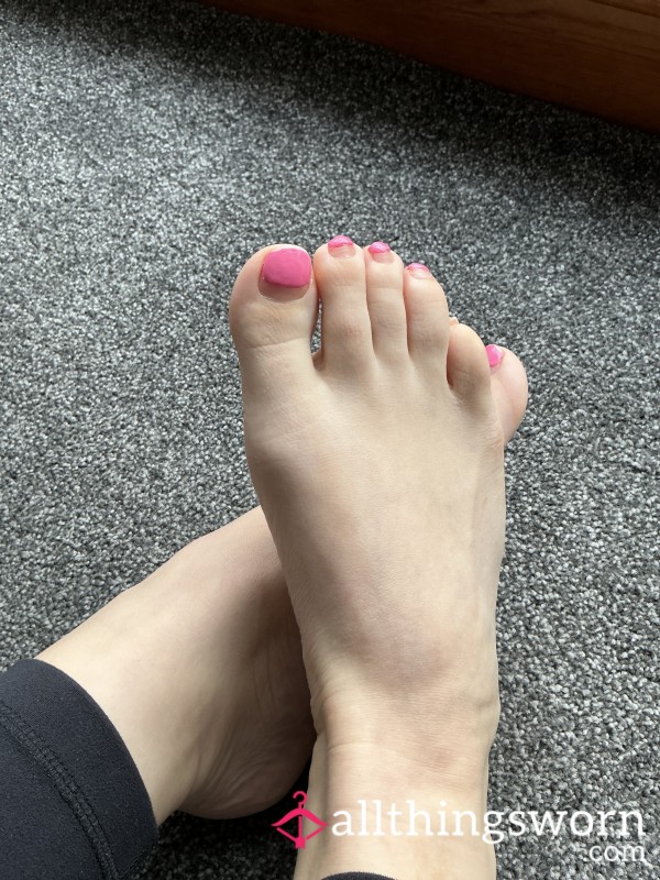 Grown Out Painted Toes / Feet Content