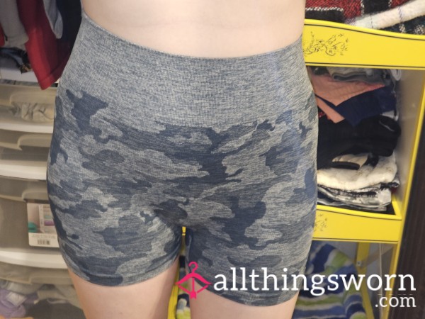 Gym Shorts With Scrunched Up Back