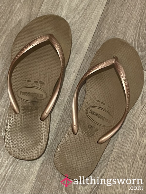 Havaianas Size 5 Dirty Flip Flops