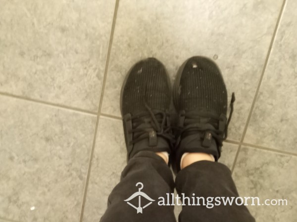 HEAVILY WORN Black Sketchers