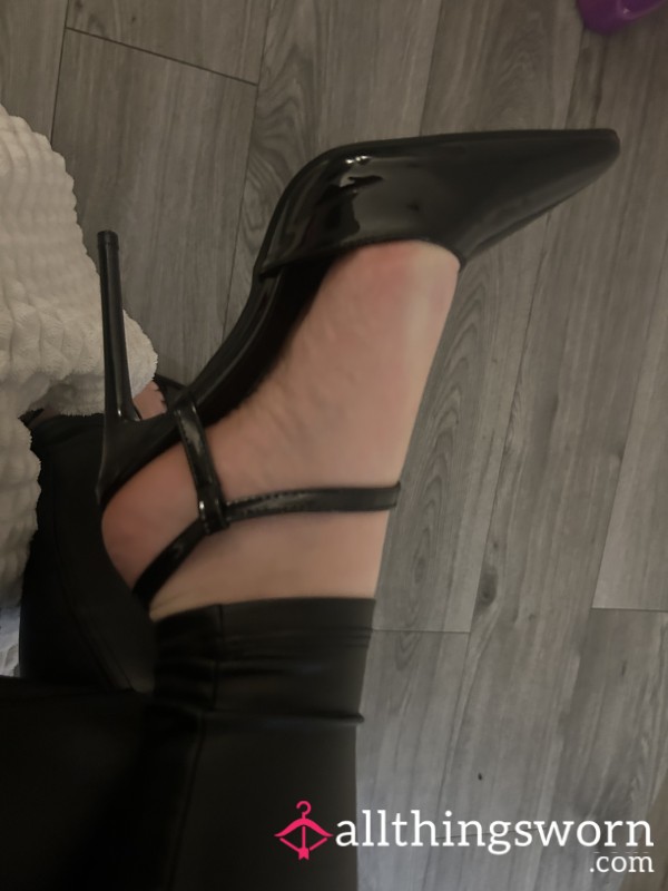 Heel Walking Vid In Leather Leggings