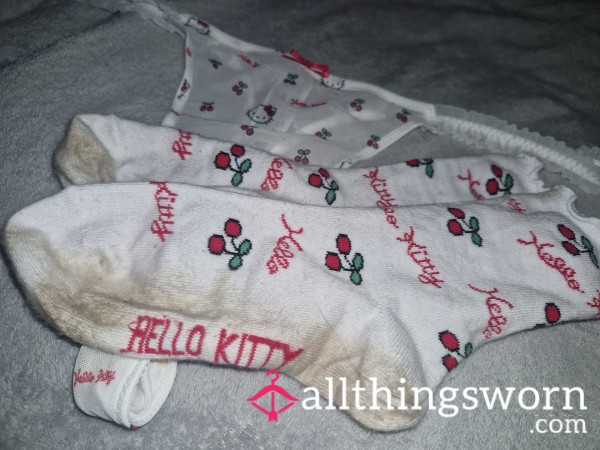 HELLO KITTY BUNDLE THONGS AND SOCKS