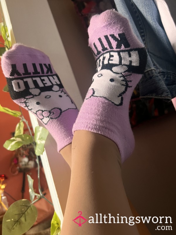 Hello Kitty Socks 🧦🐱🖤💜