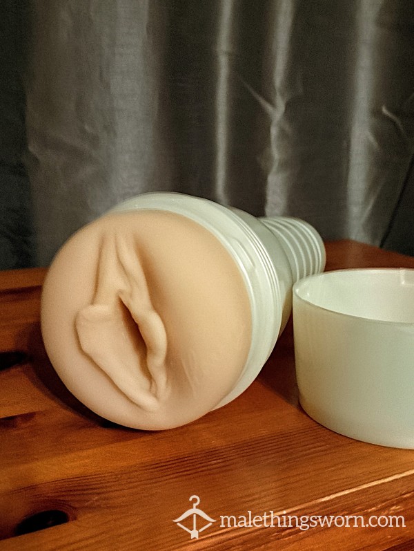 Henessy Fleshlight Girl Male Masturbator Sleeve (Used) (Unboxed)