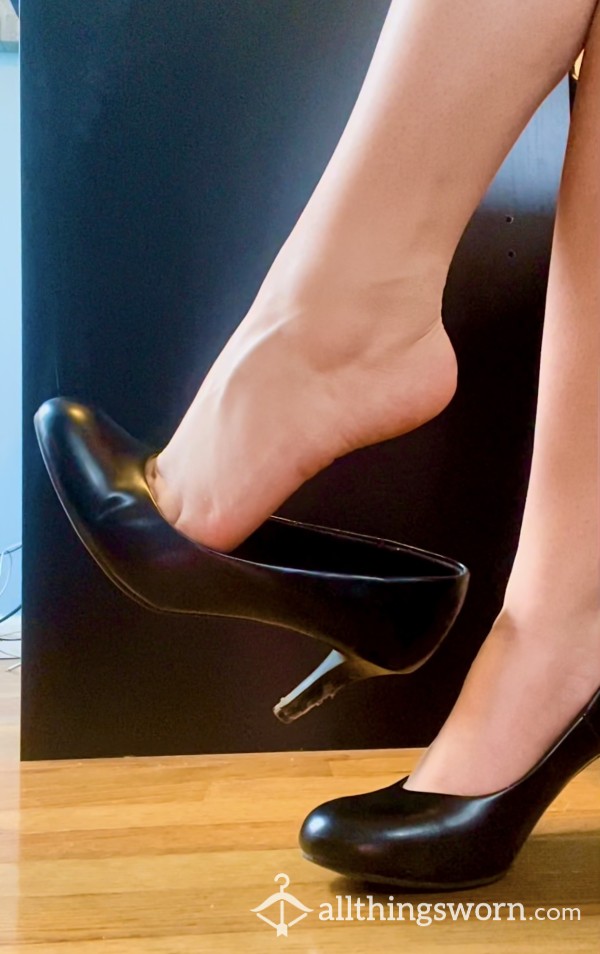 High Heel Dangling Under My Desk👠❤️‍🔥