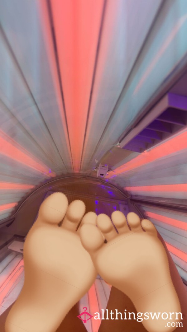 Hot Sunbed Feet And Legs