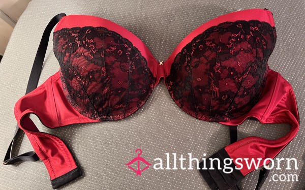 Hottttt Red And Black Frederick’s Of Hollywood Bra