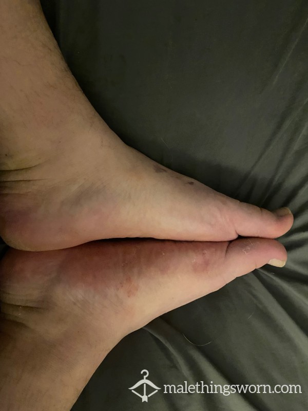 Jerk Off- Feet In Frame