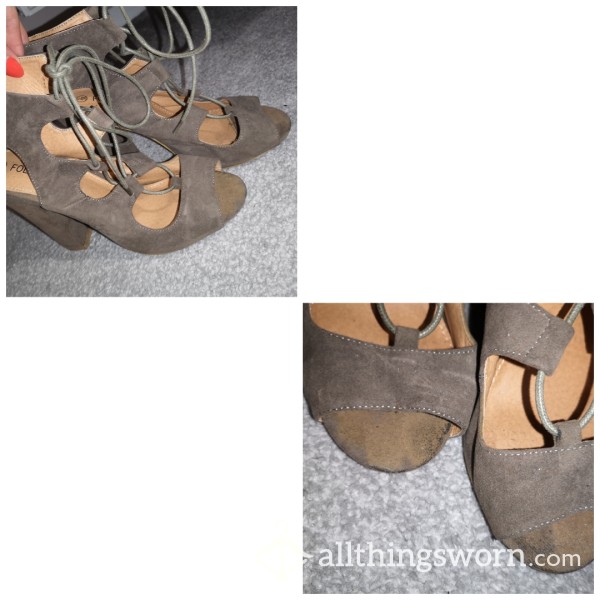 Khaki Size 5 Heels