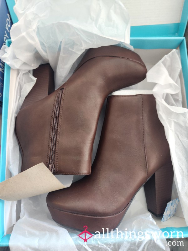 Ladies Brown Boots! NEW!