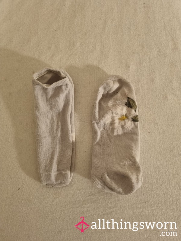 Light Purple Socks With Flowers