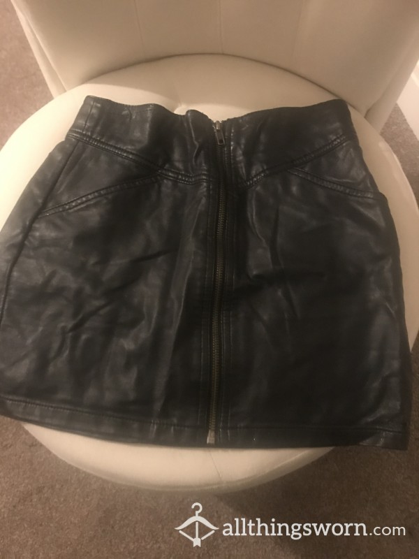 Like Skin Leather Skirt