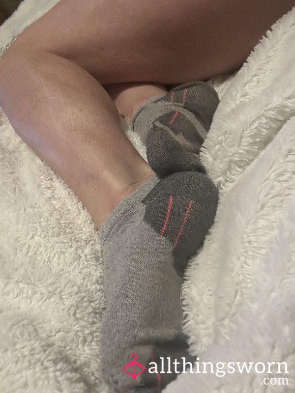 Low-cut Gray Very Well Worn Socks