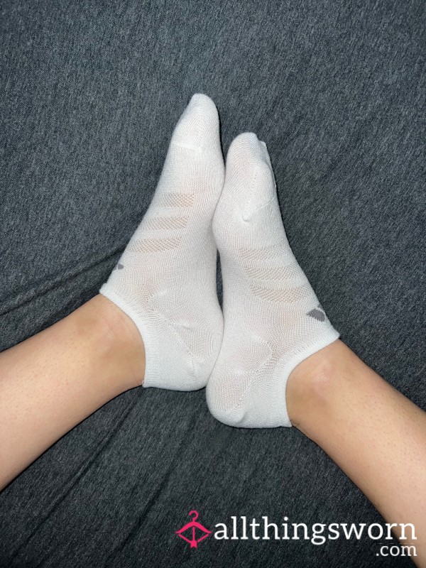 Low Cut White Socks Ready For Wear