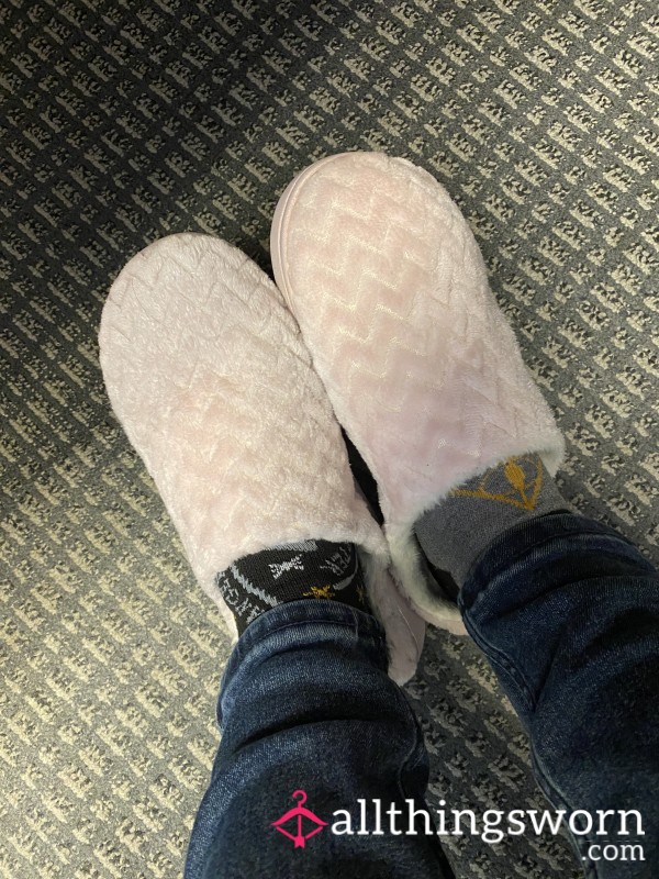 Medium (7/8) Pink Fluffy Office Slippers