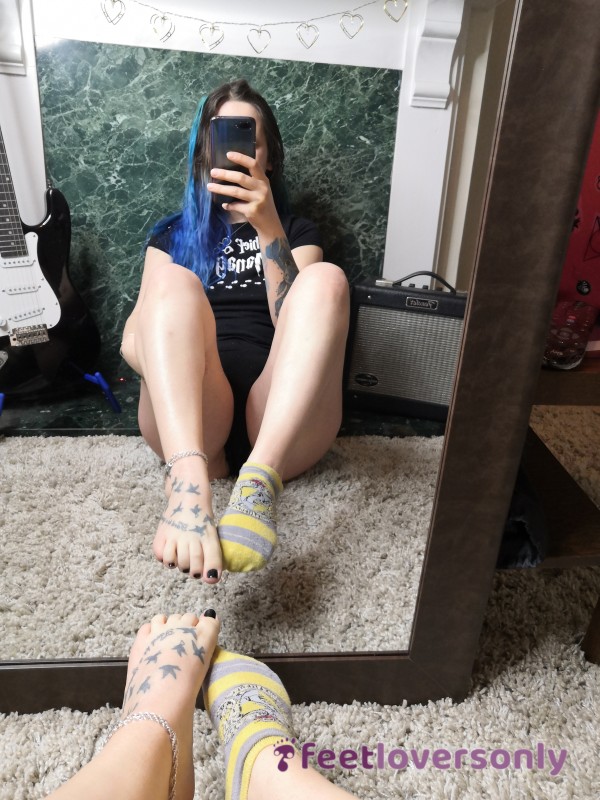 Mirror Feet And Underboobies