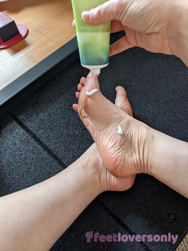 Moisturising My Lovely Foot