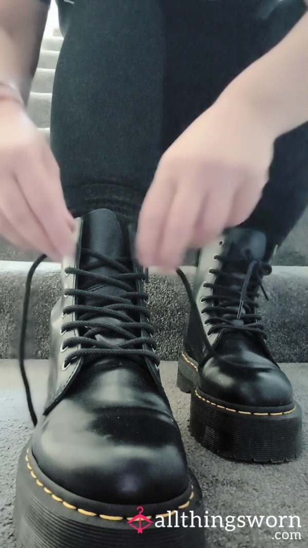 🎥1 Min 36 Secs, Mommy Taking Off Her Docs And Socks (video For A Good Foot Sl*t)