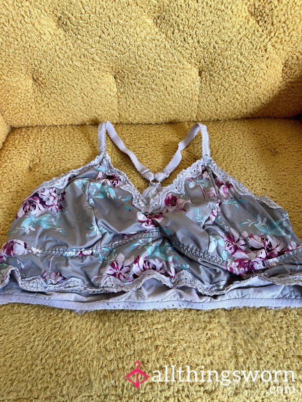 Muted Gray Flor*l Lace Racerback Bralette – Well-Worn Size 3 (Torrid)