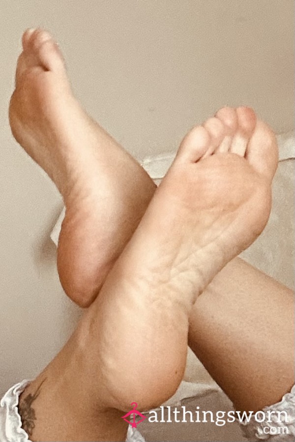 My Beautiful Feet That Deserve To Be Worshipped