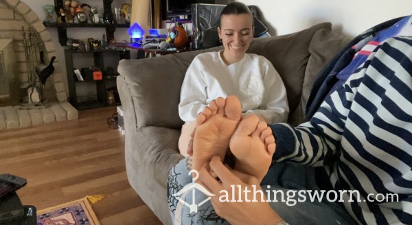 MY GF TICKLES MY FEET!